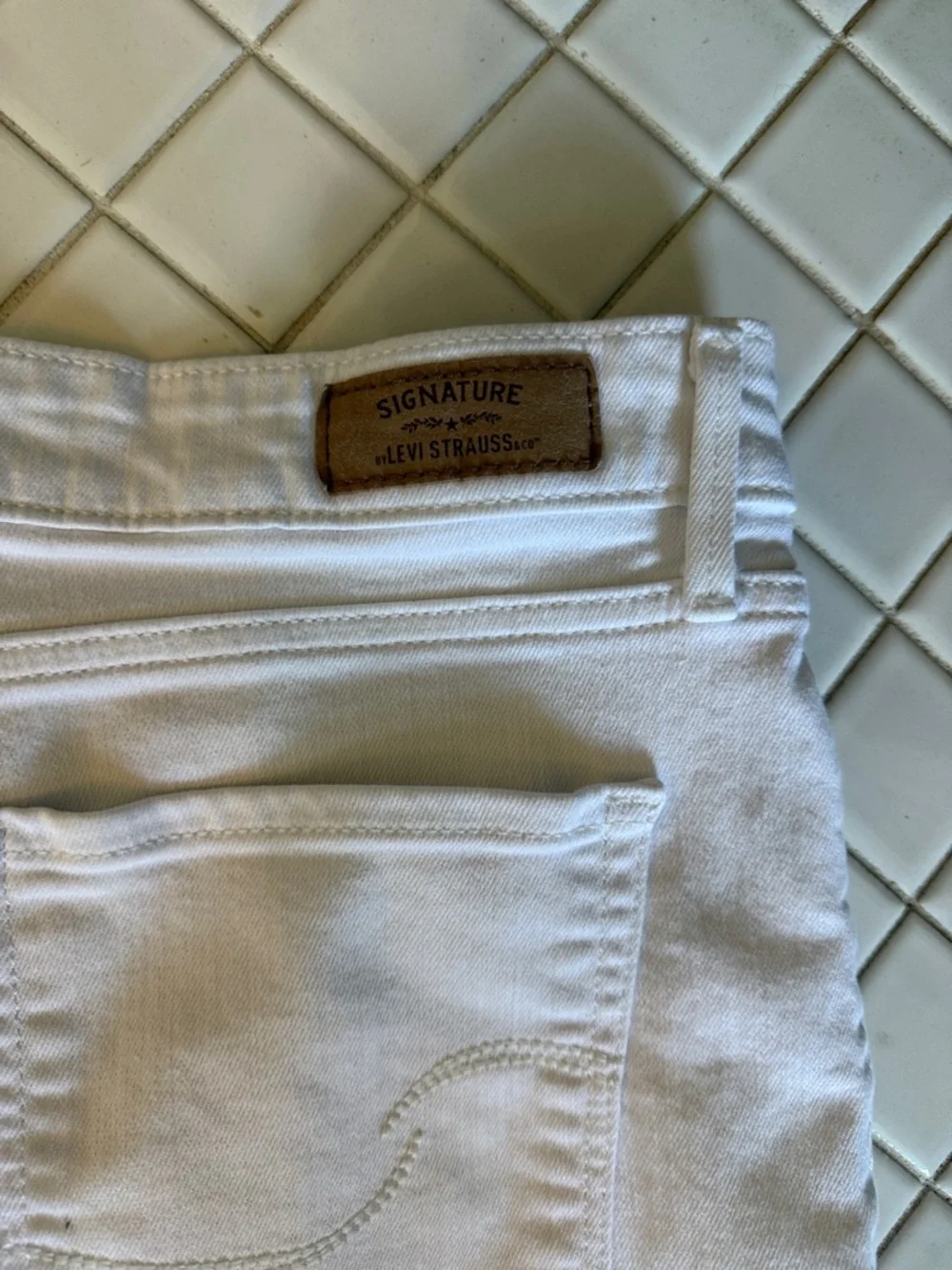 Signature by Levi Strauss crisp white